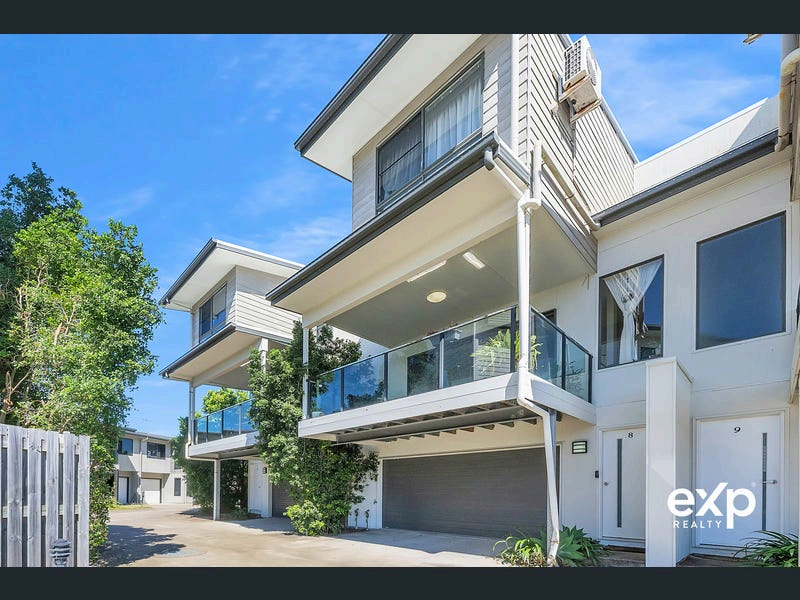 Coolum Court, Blacks Beach QLD 4740 property exterior